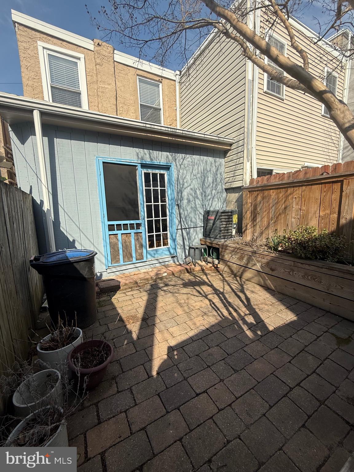 FAIRMOUNT - Residential Lease