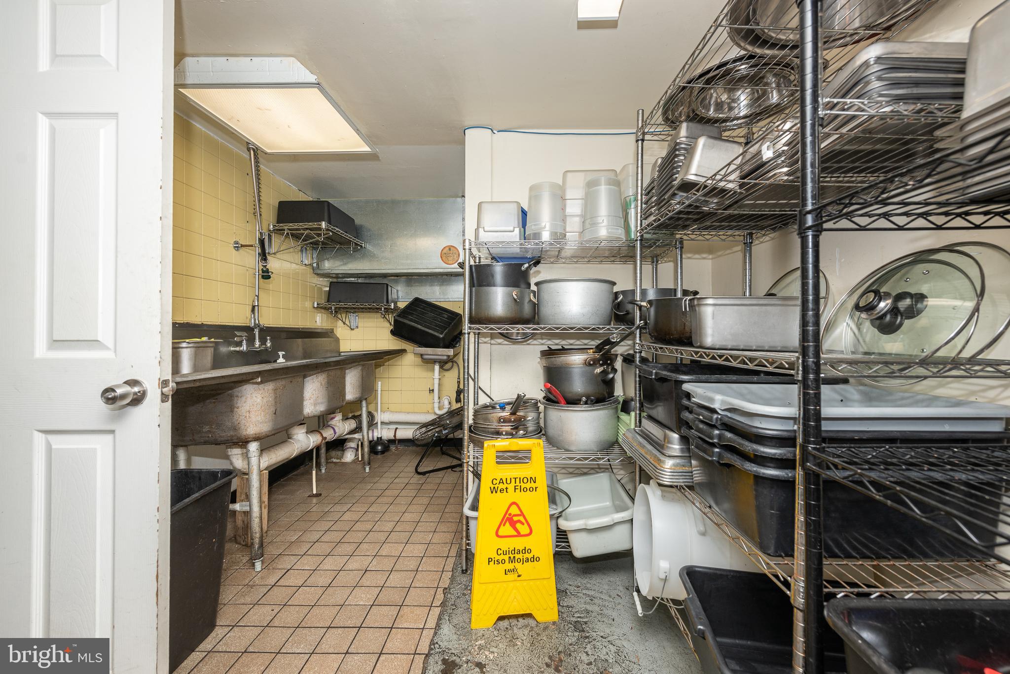 IDLEWYLDE - Commercial Sale