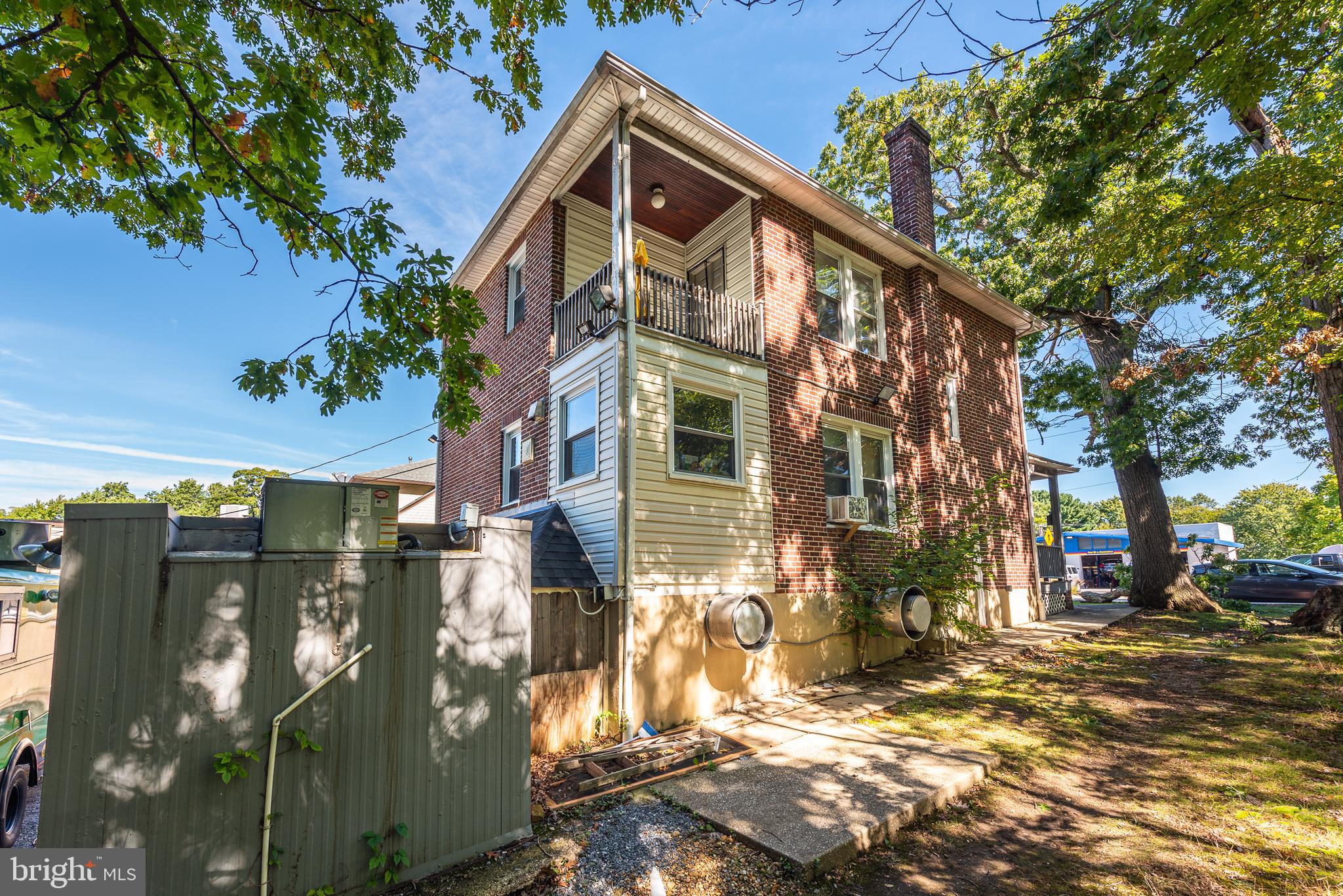 IDLEWYLDE - Commercial Sale