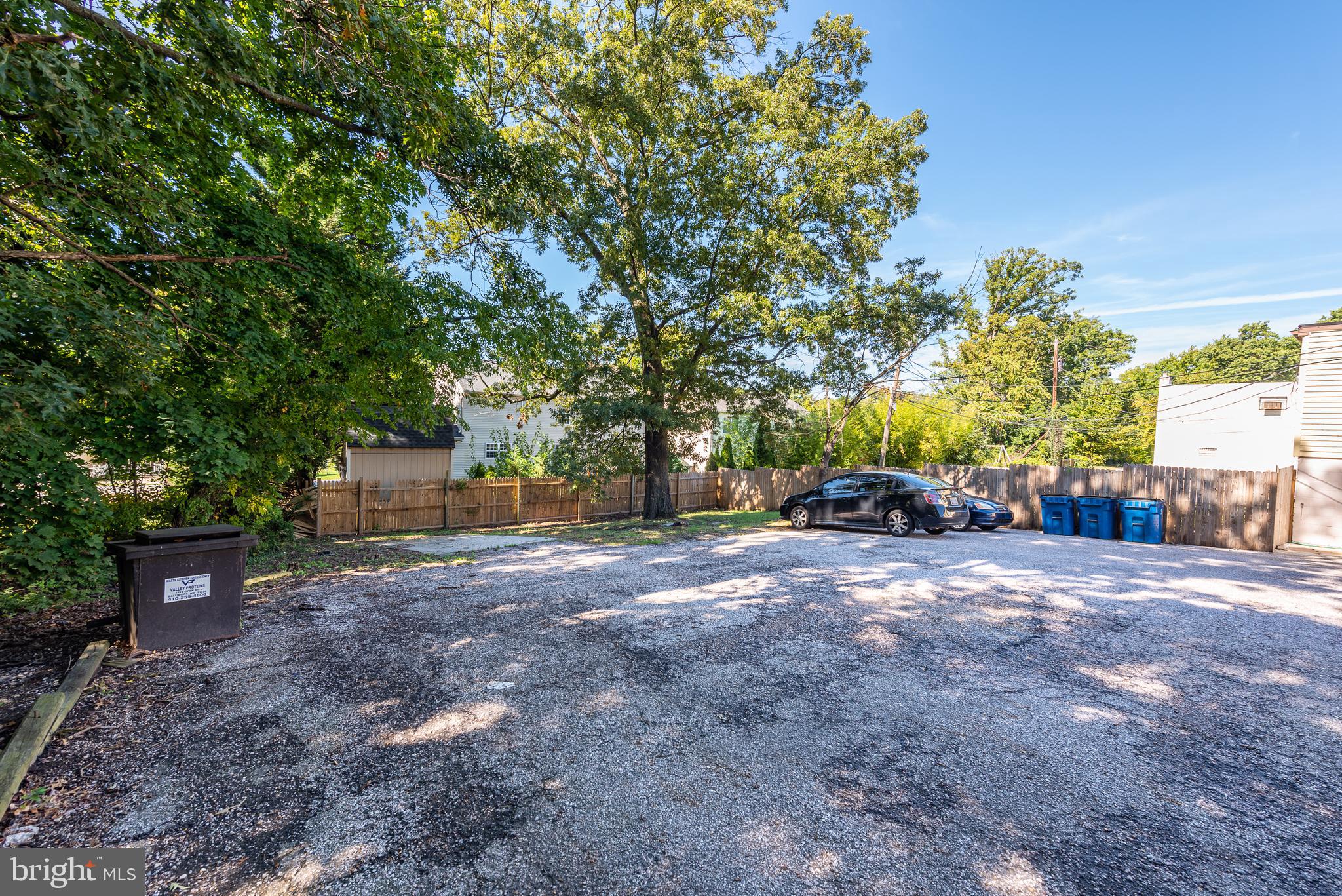 IDLEWYLDE - Commercial Sale