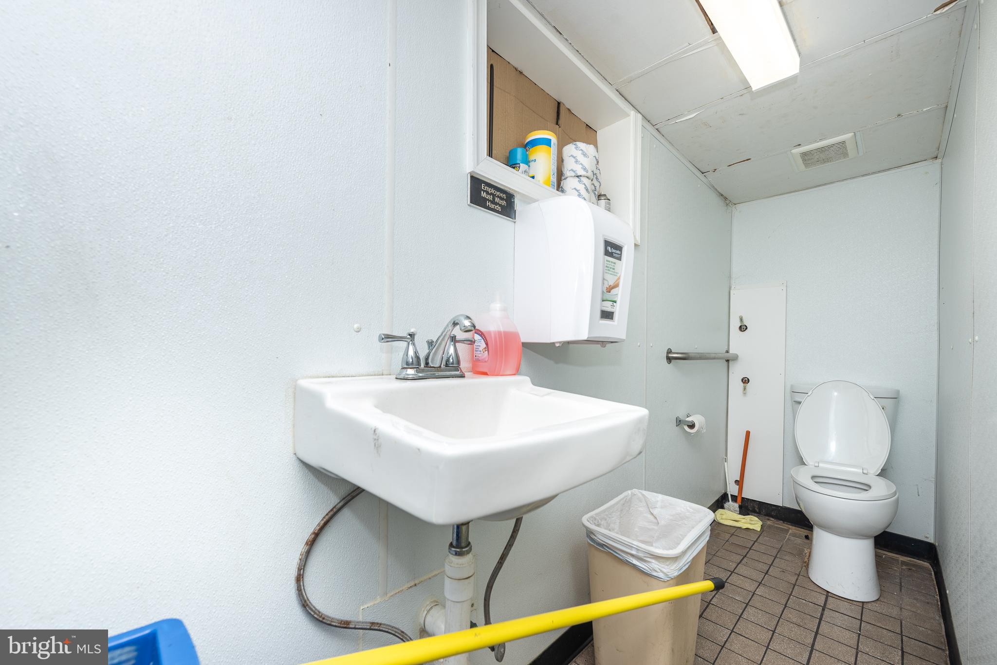 IDLEWYLDE - Commercial Sale