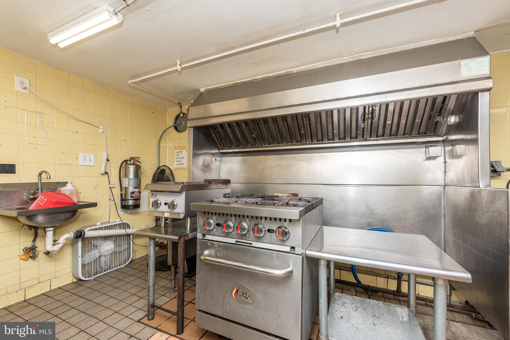 IDLEWYLDE - Commercial Sale