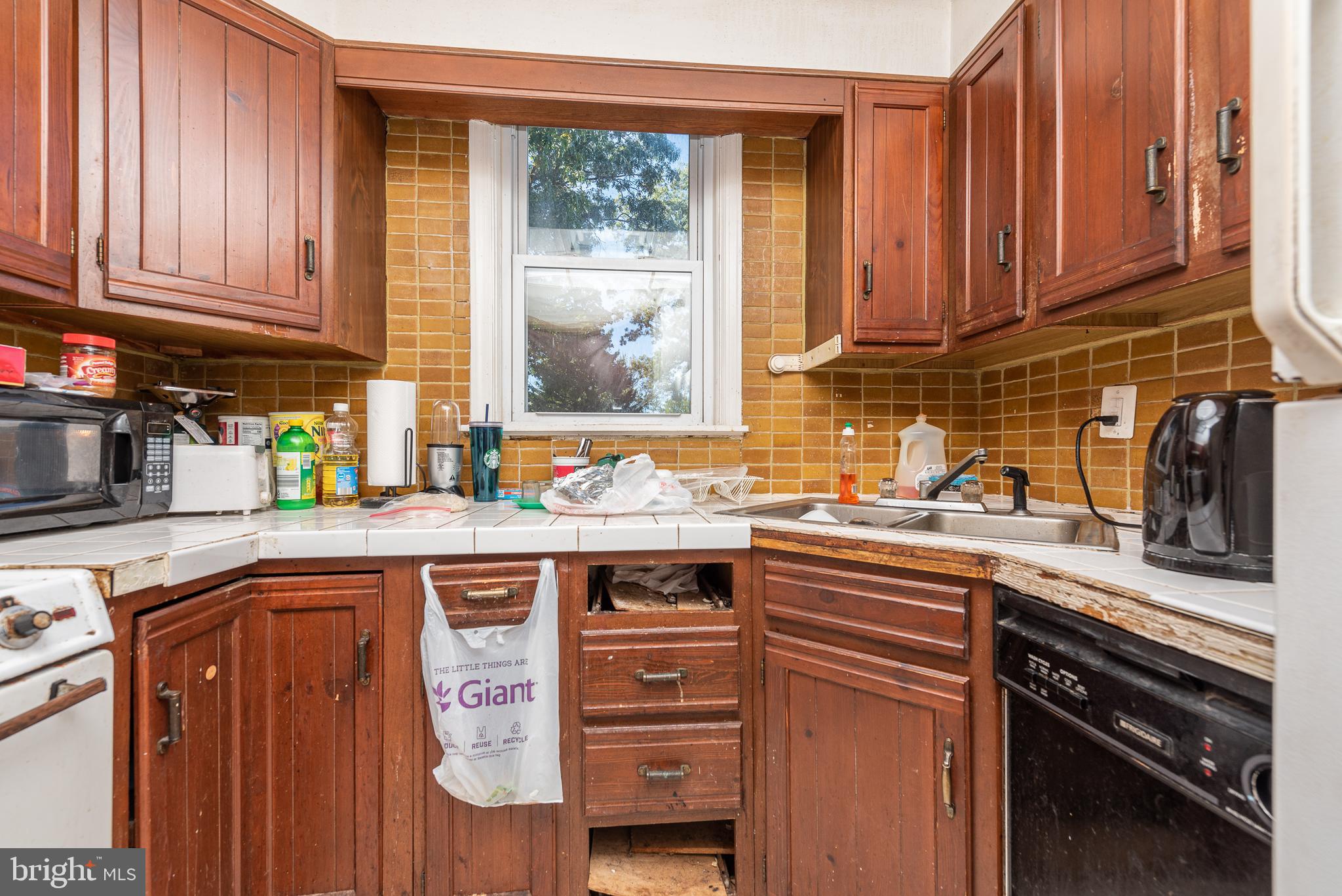 IDLEWYLDE - Commercial Sale