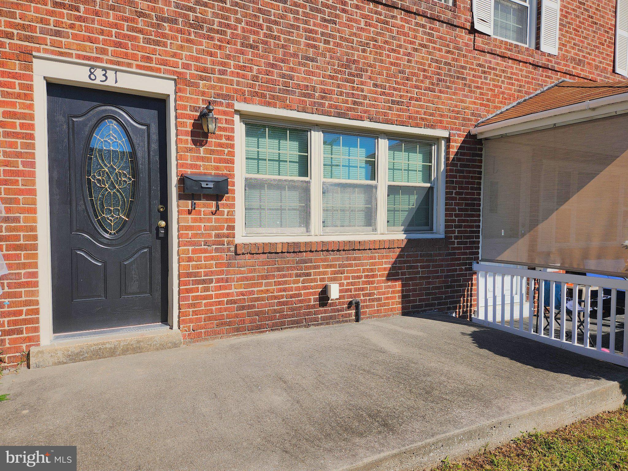 831 JEANNETTE AVENUE