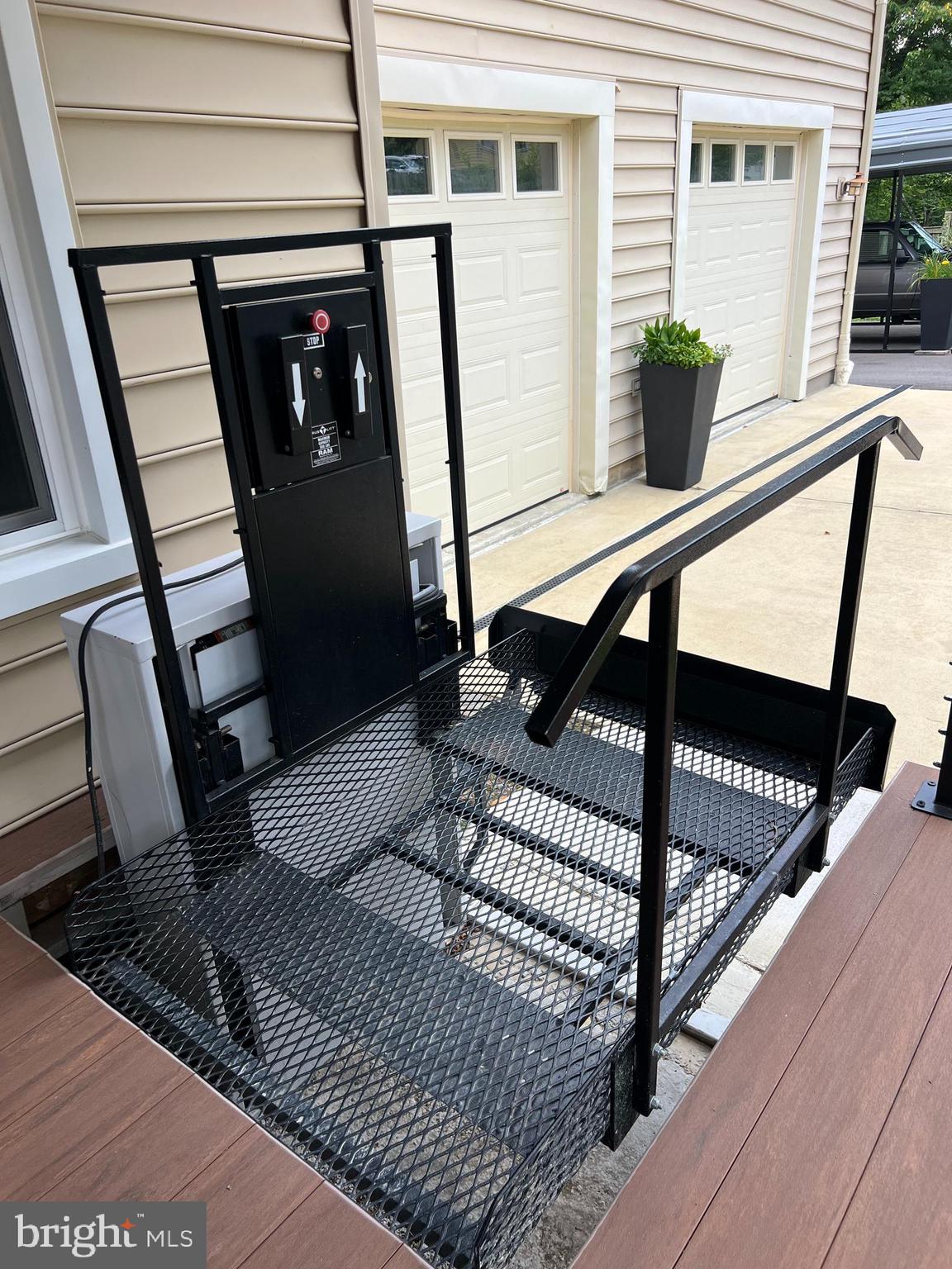 DAMASCUS OUTSIDE - Residential