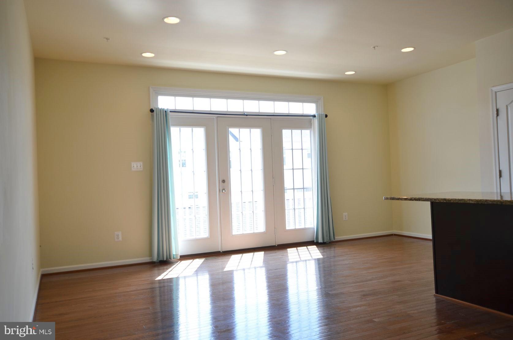 MARKET SQUARE - Residential