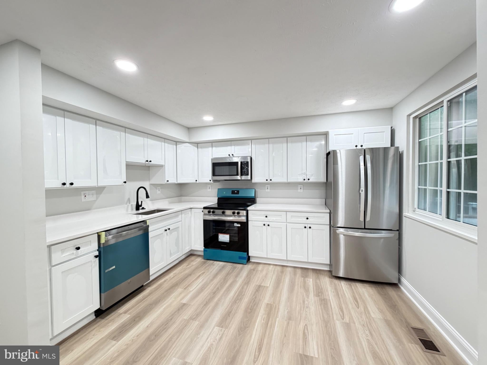 8116 PARKDALE COURT