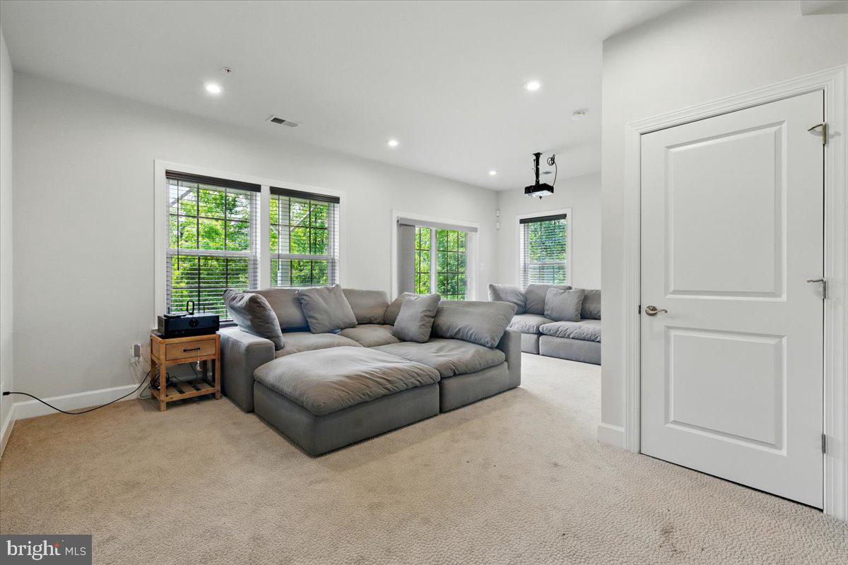 HAMILTON PARK - Residential Lease