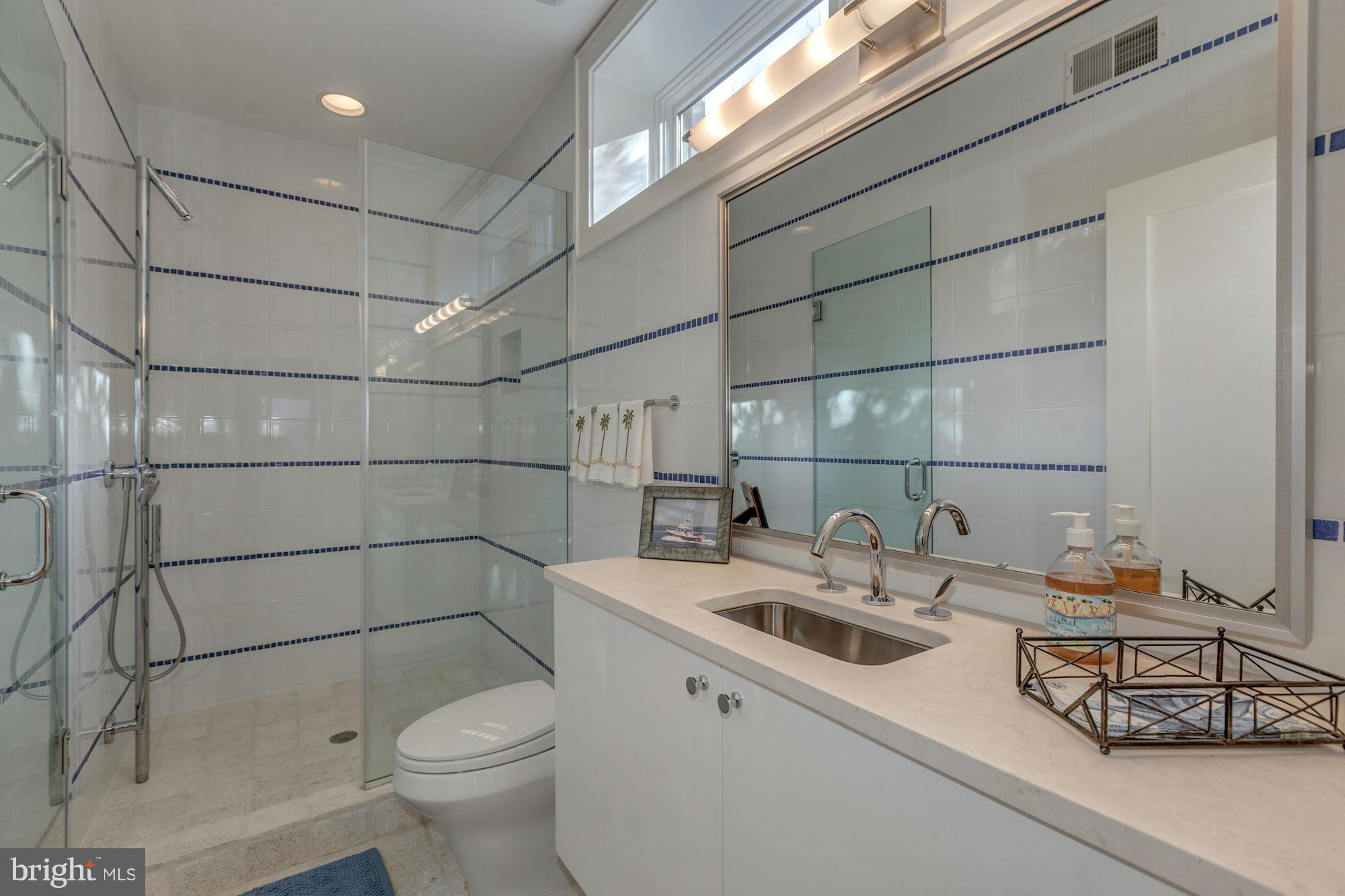 COUNTRY CLUB HILLS - Residential