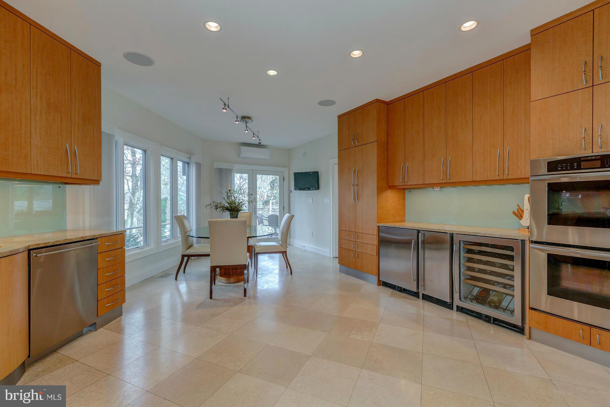 COUNTRY CLUB HILLS - Residential