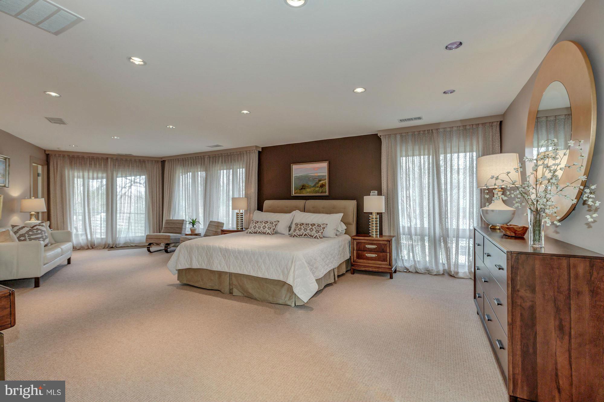 COUNTRY CLUB HILLS - Residential