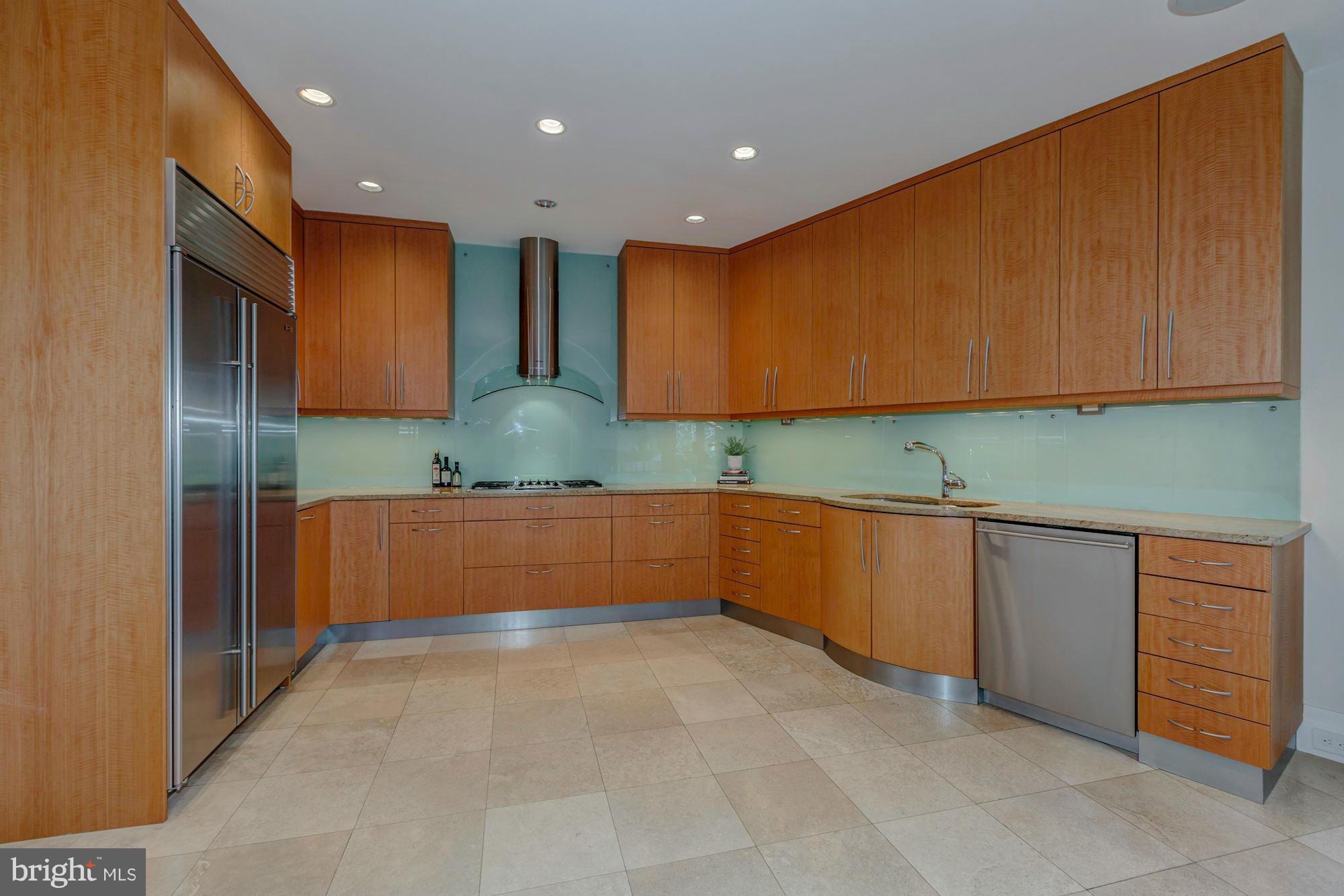 COUNTRY CLUB HILLS - Residential