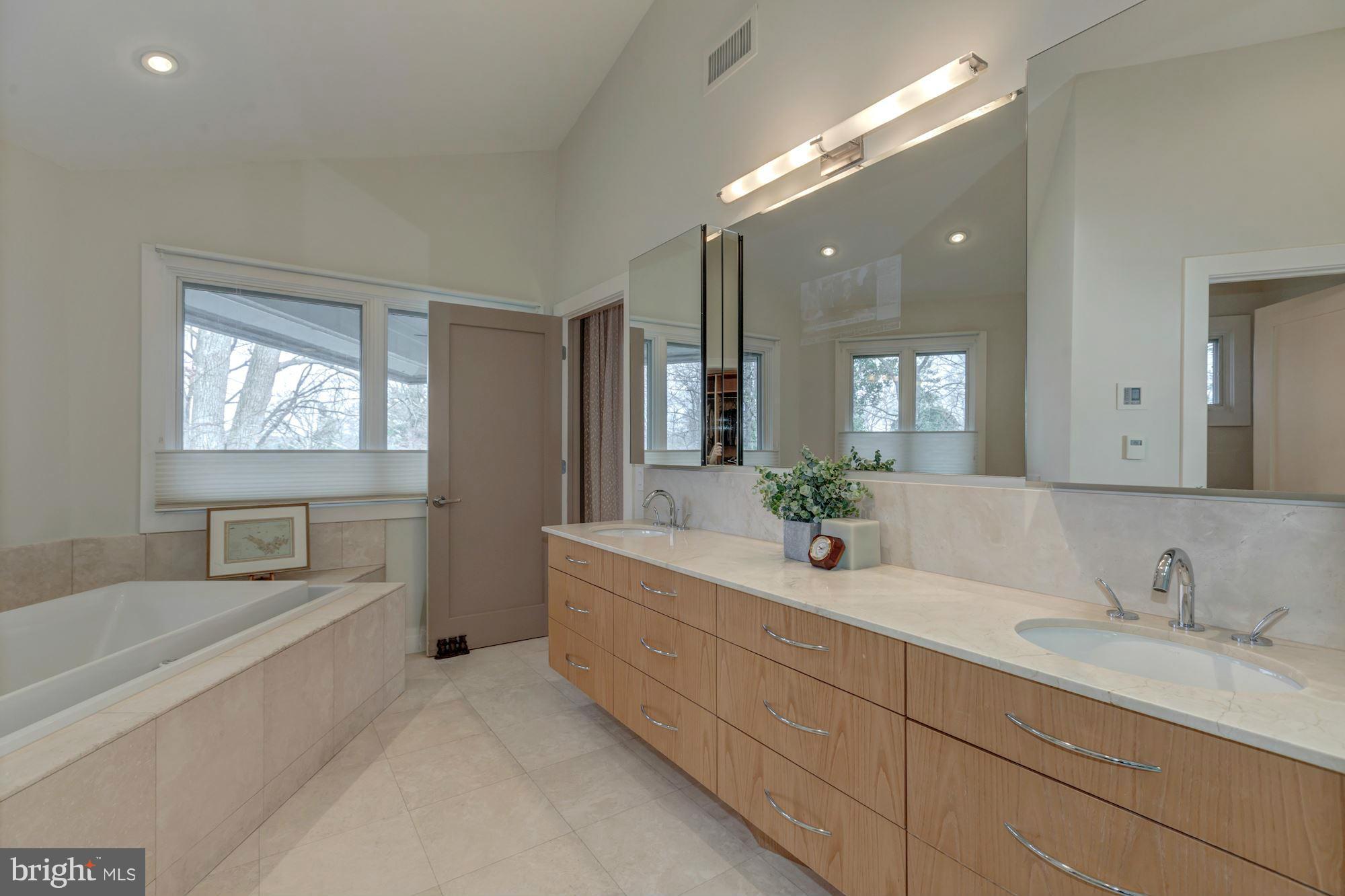 COUNTRY CLUB HILLS - Residential