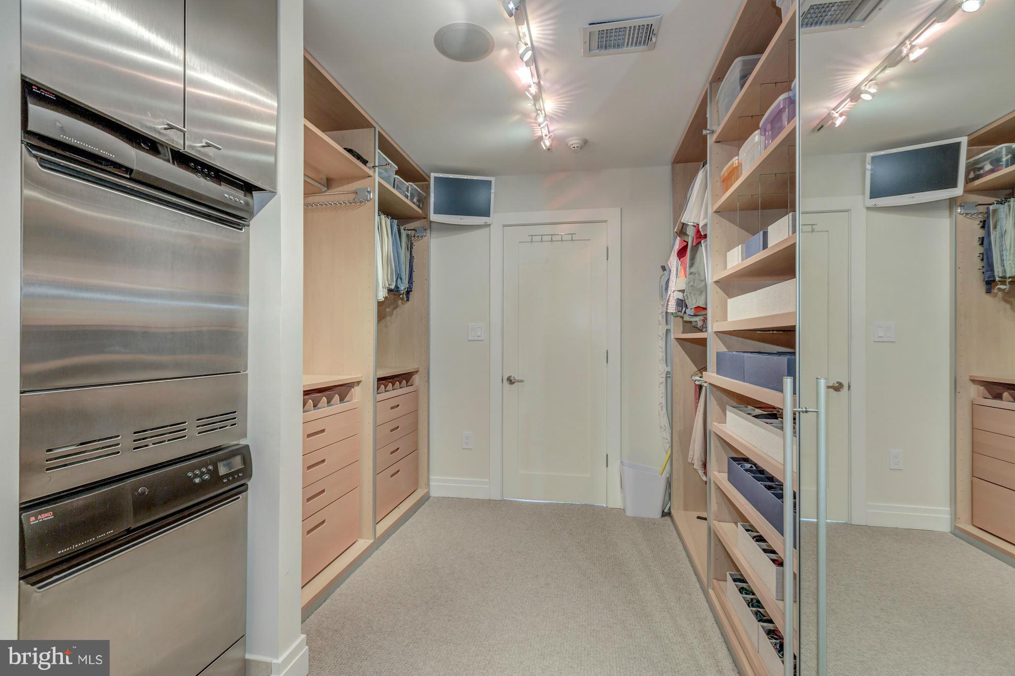 COUNTRY CLUB HILLS - Residential