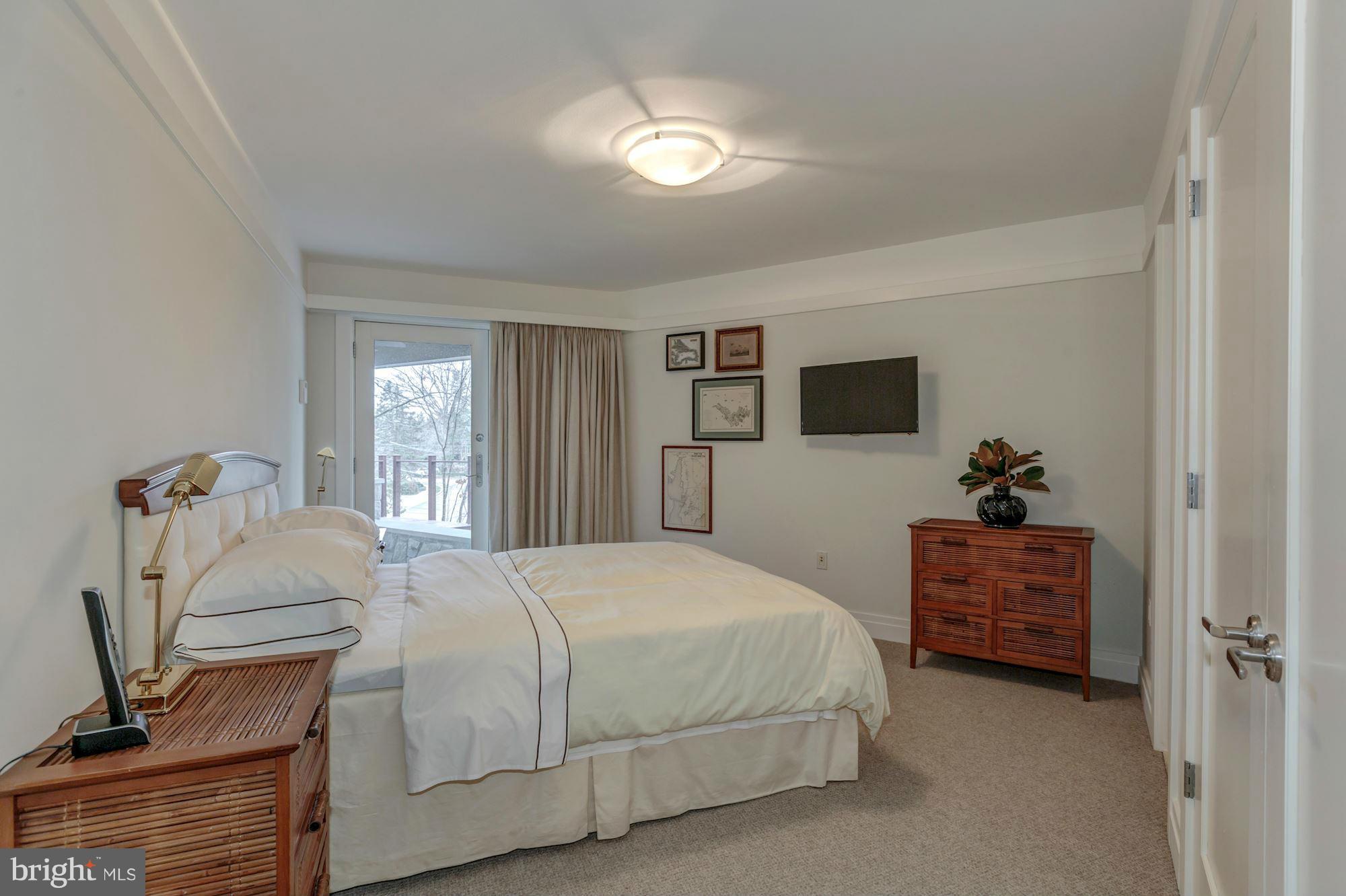 COUNTRY CLUB HILLS - Residential