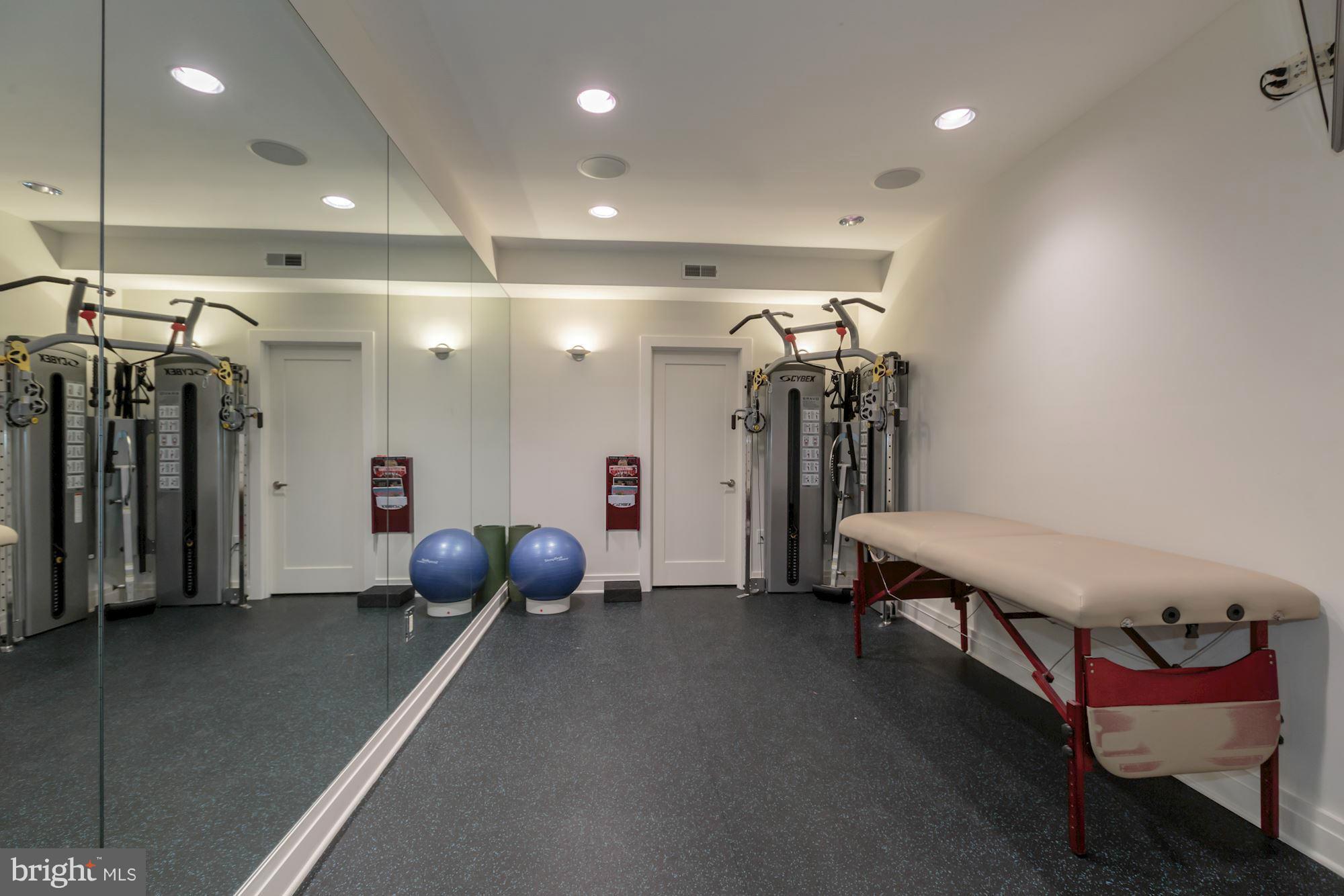 COUNTRY CLUB HILLS - Residential