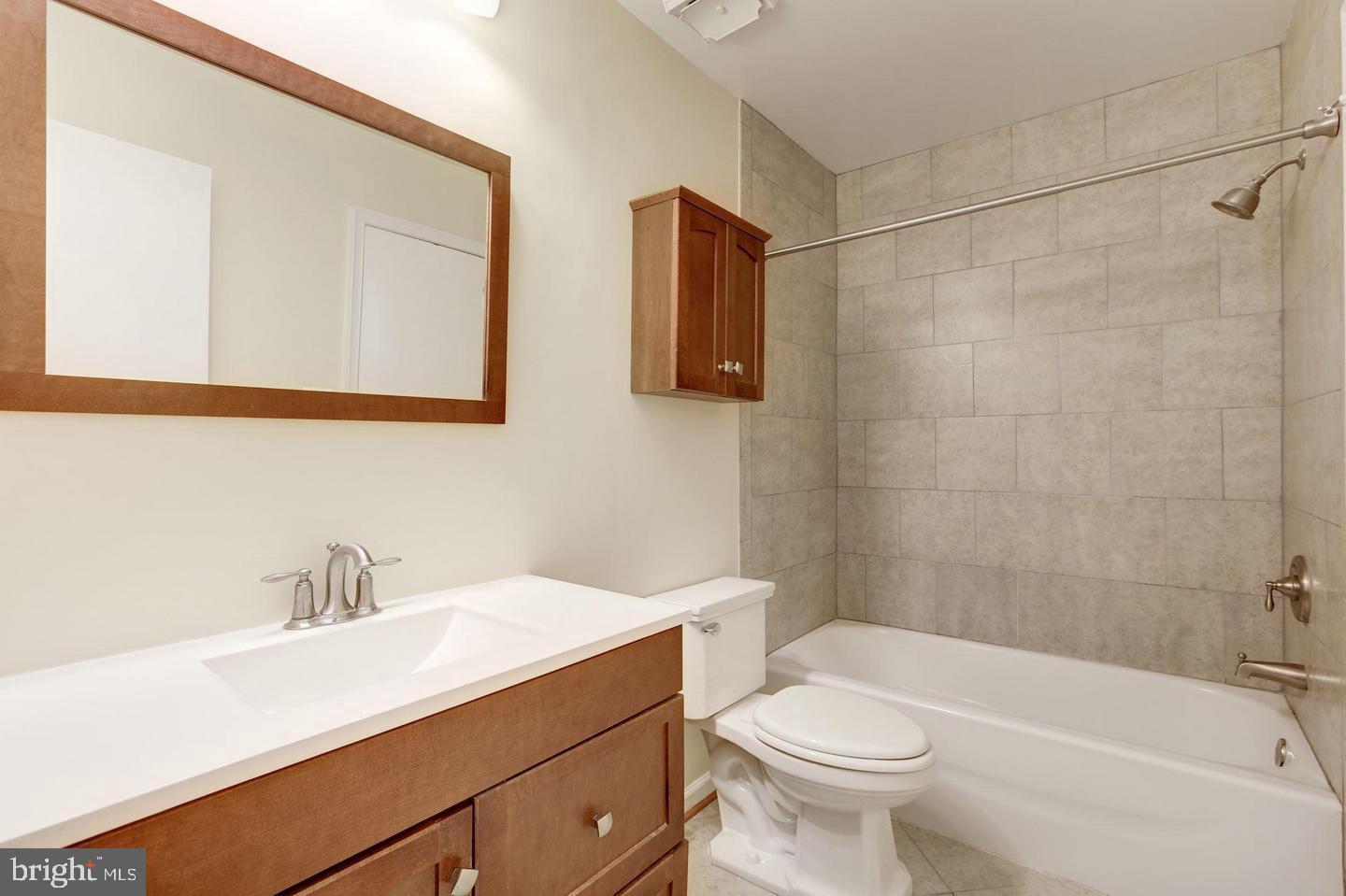 OAKTON CLOISTERS - Residential Lease