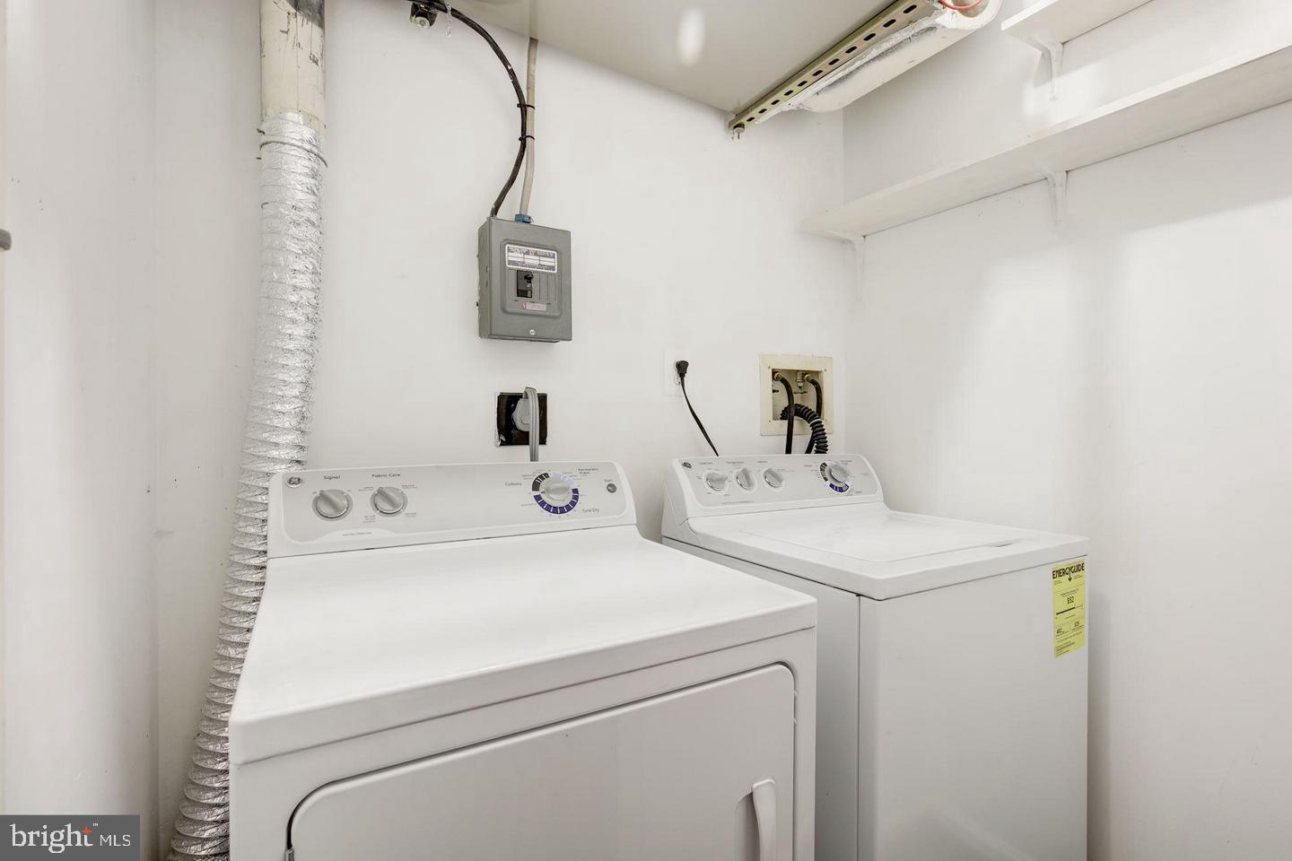 OAKTON CLOISTERS - Residential Lease