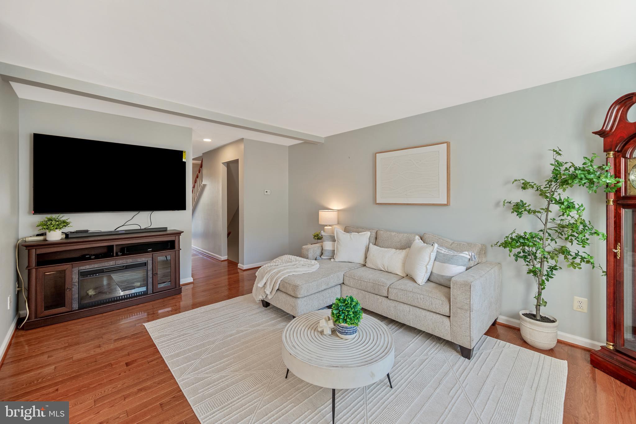 4546 KING EDWARD COURT
