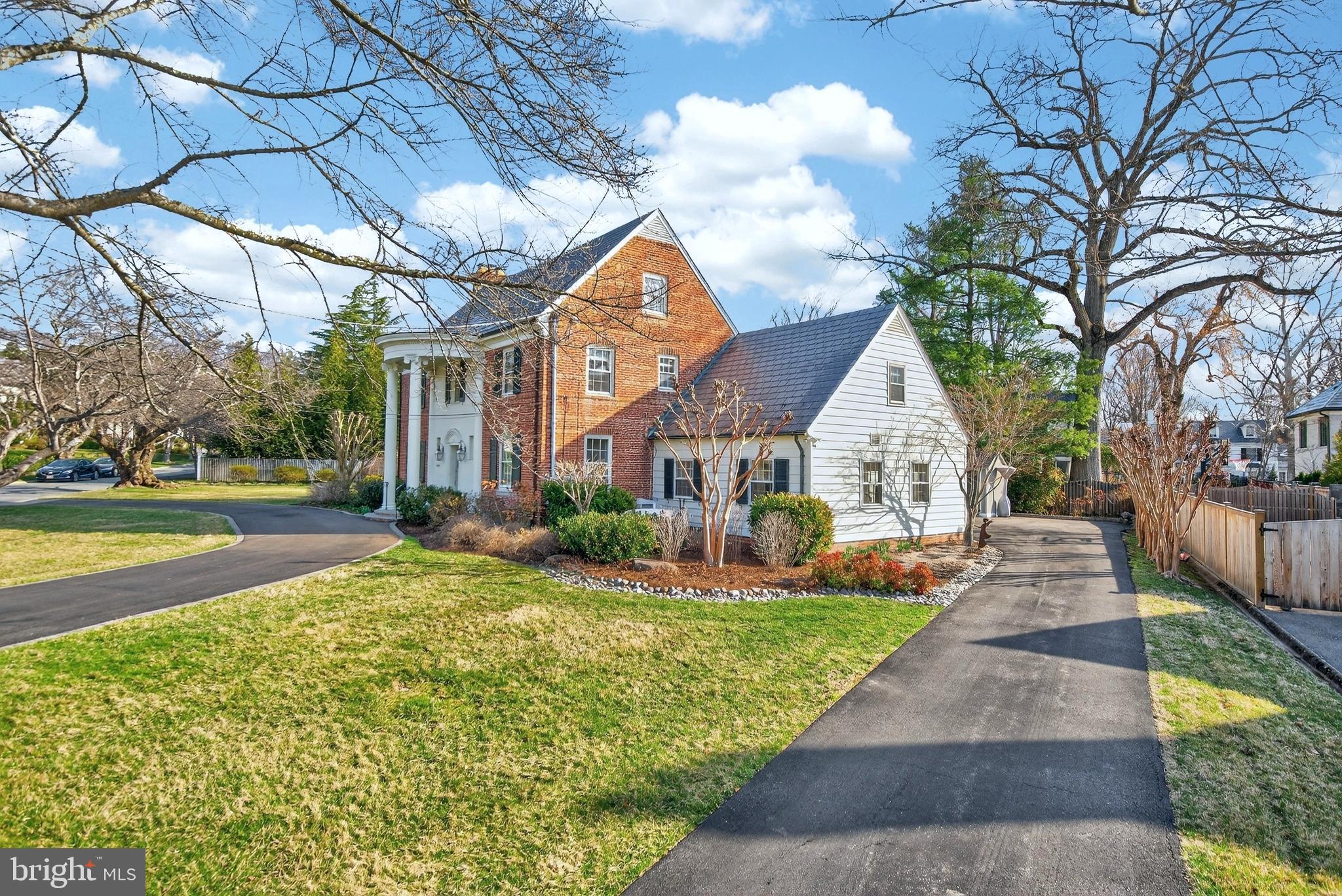 5208 WOODLAWN AVENUE