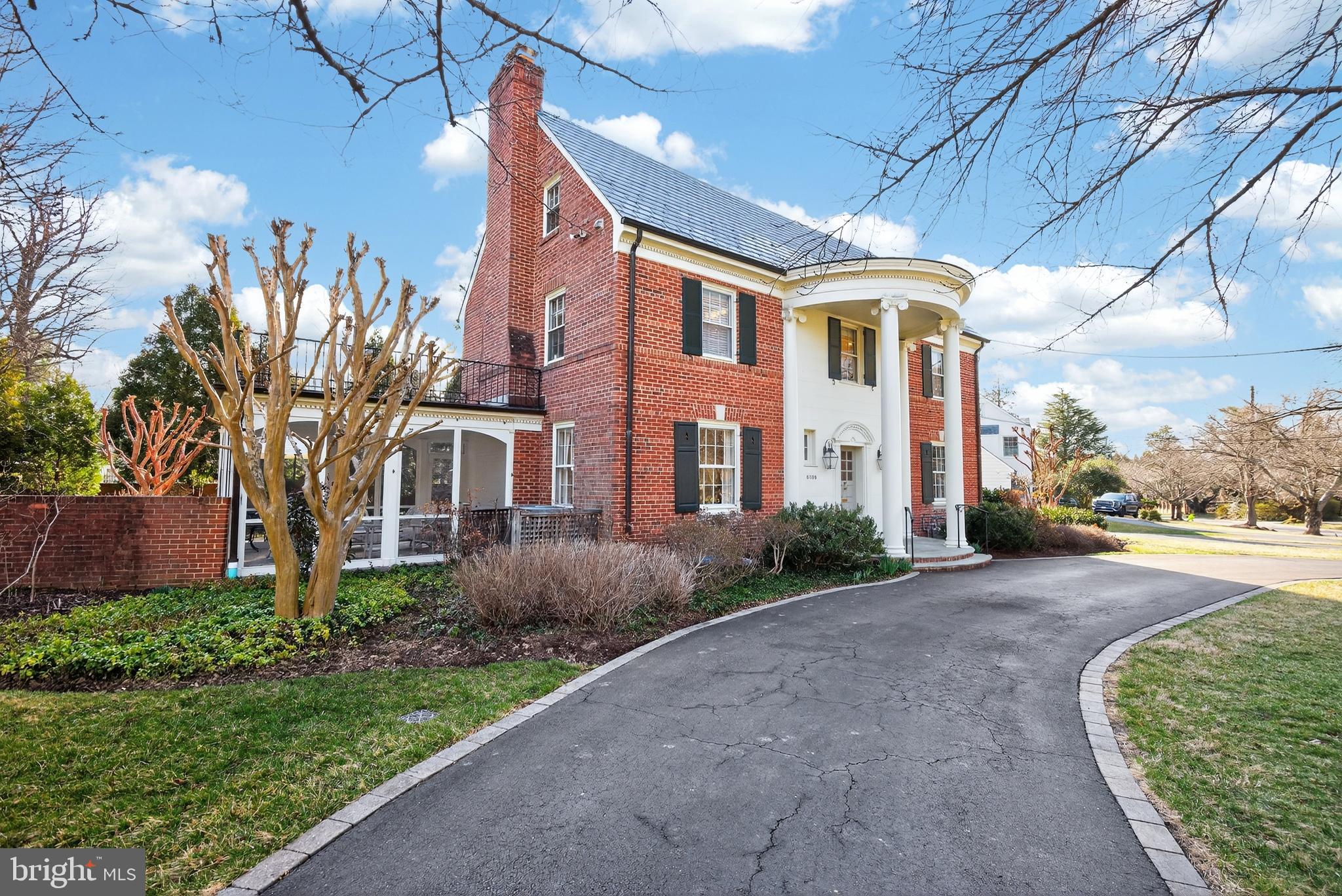 5208 WOODLAWN AVENUE