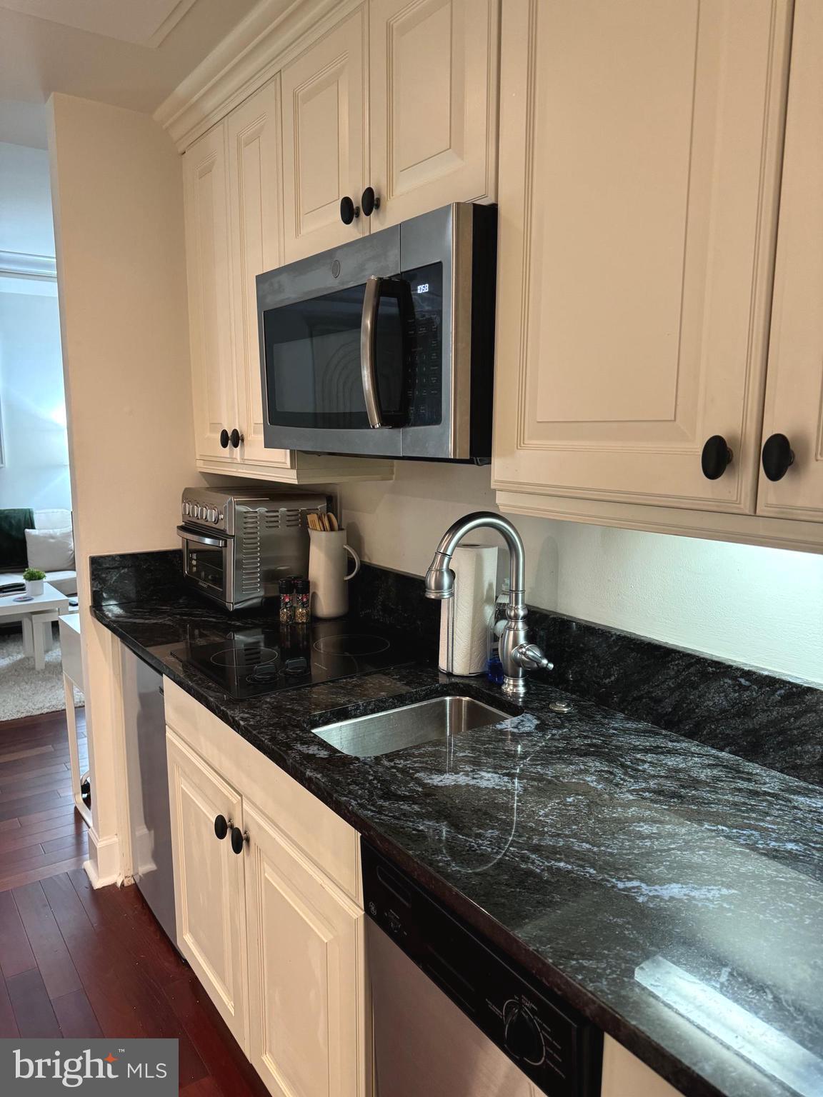 RITTENHOUSE SQUARE - Residential Lease