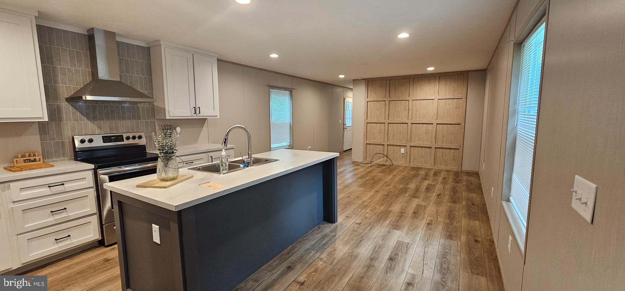 182 HEMLOCK WAY 182-B 276