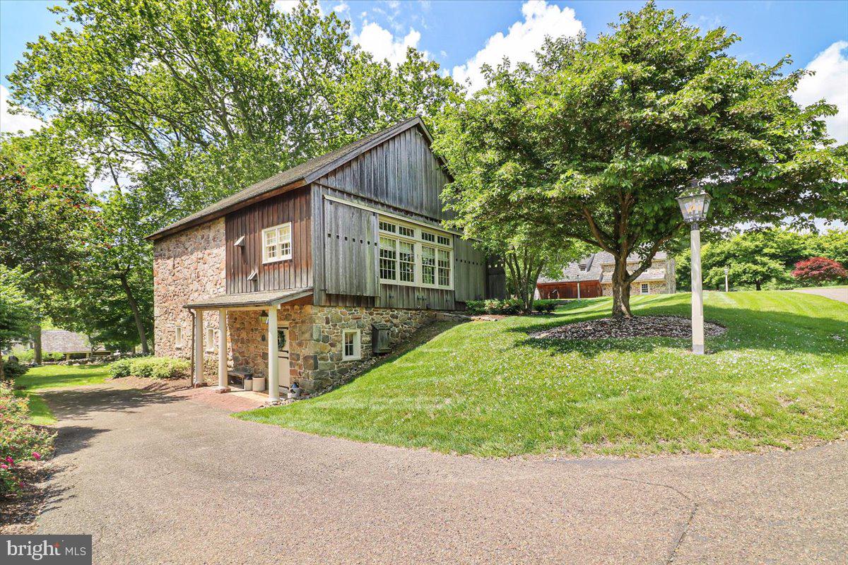 11 BROWNSTONE LANE