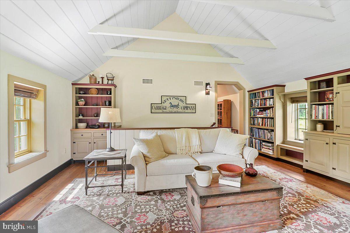 OLDEBULLTOWNVILLAGE - Residential