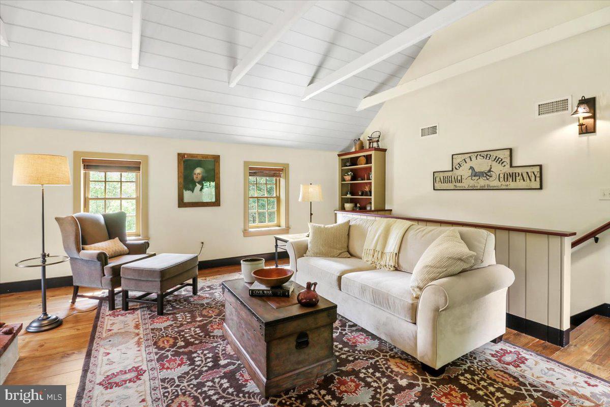 OLDEBULLTOWNVILLAGE - Residential