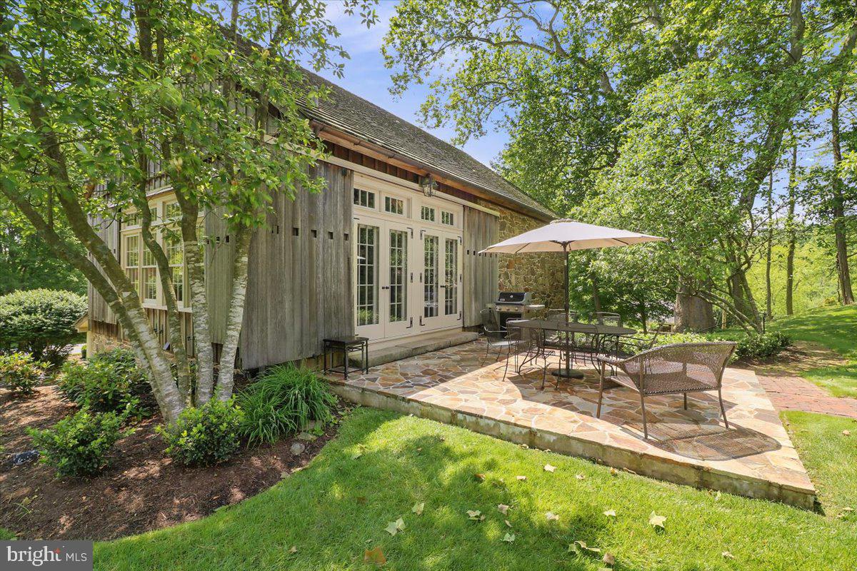 11 BROWNSTONE LANE