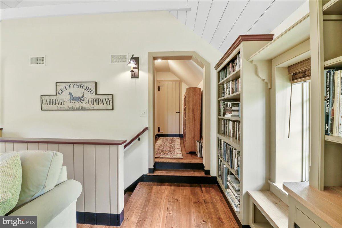 OLDEBULLTOWNVILLAGE - Residential