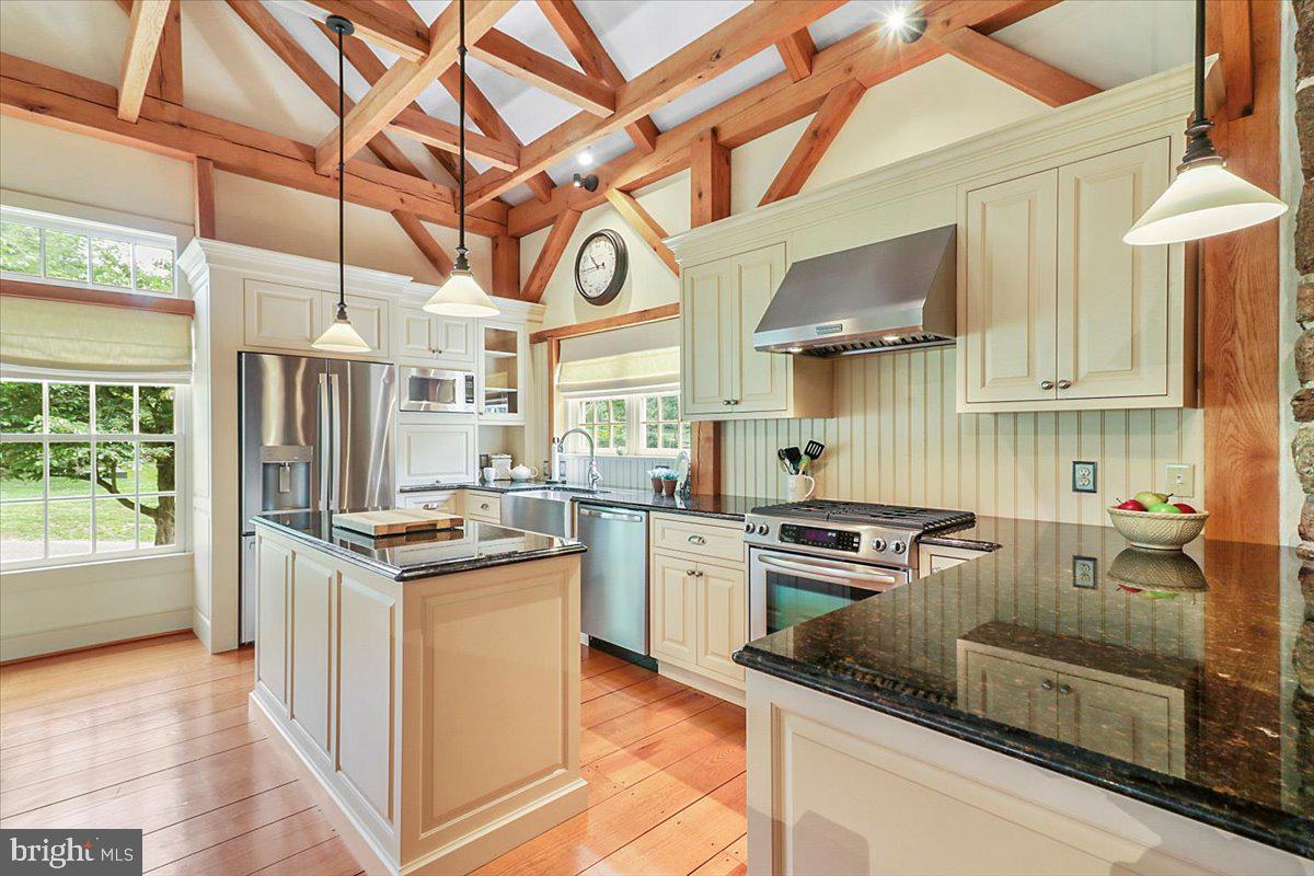 11 BROWNSTONE LANE
