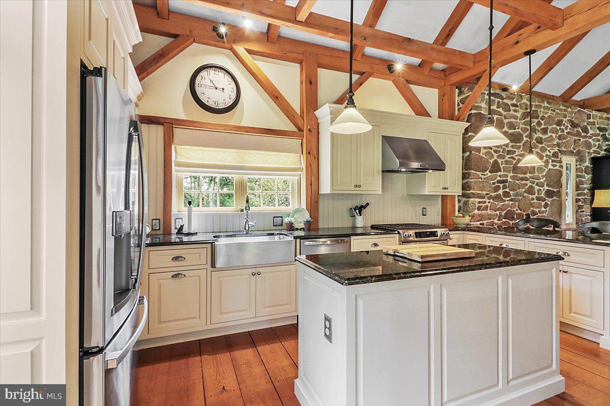 11 BROWNSTONE LANE