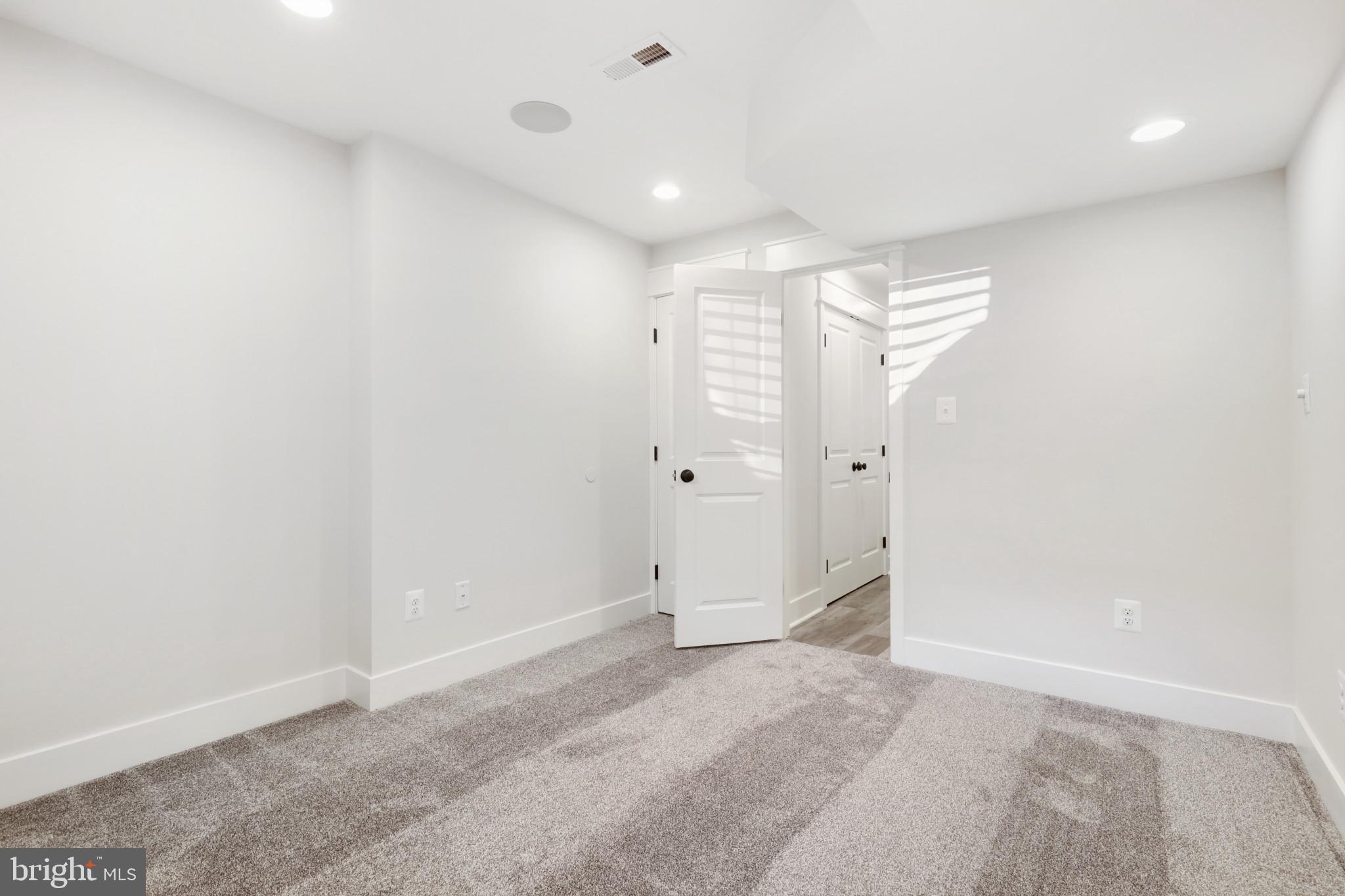 LOCUST POINT - Residential