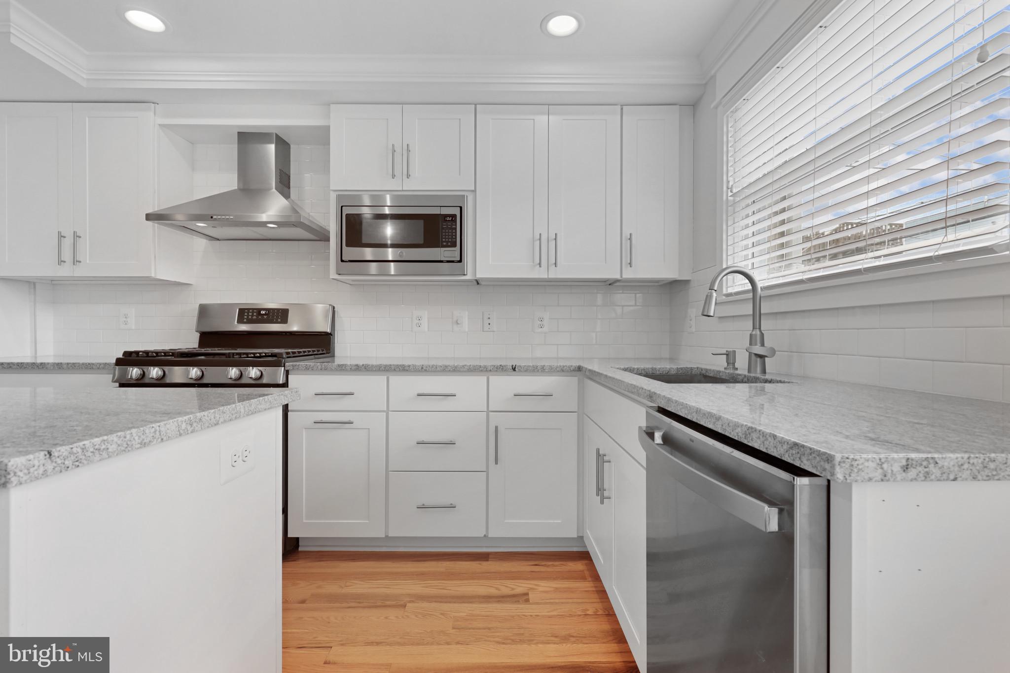 LOCUST POINT - Residential