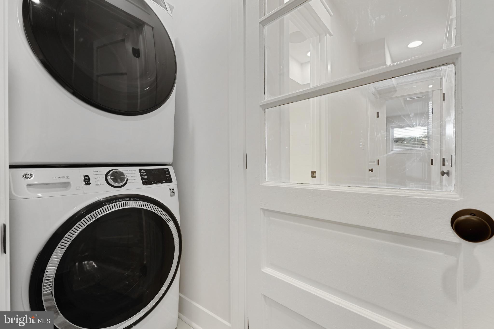 LOCUST POINT - Residential