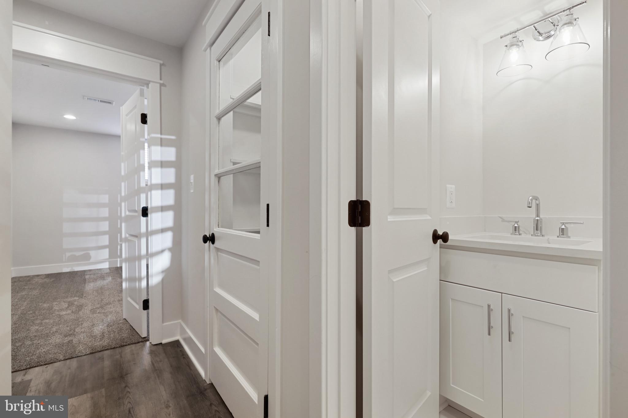 LOCUST POINT - Residential