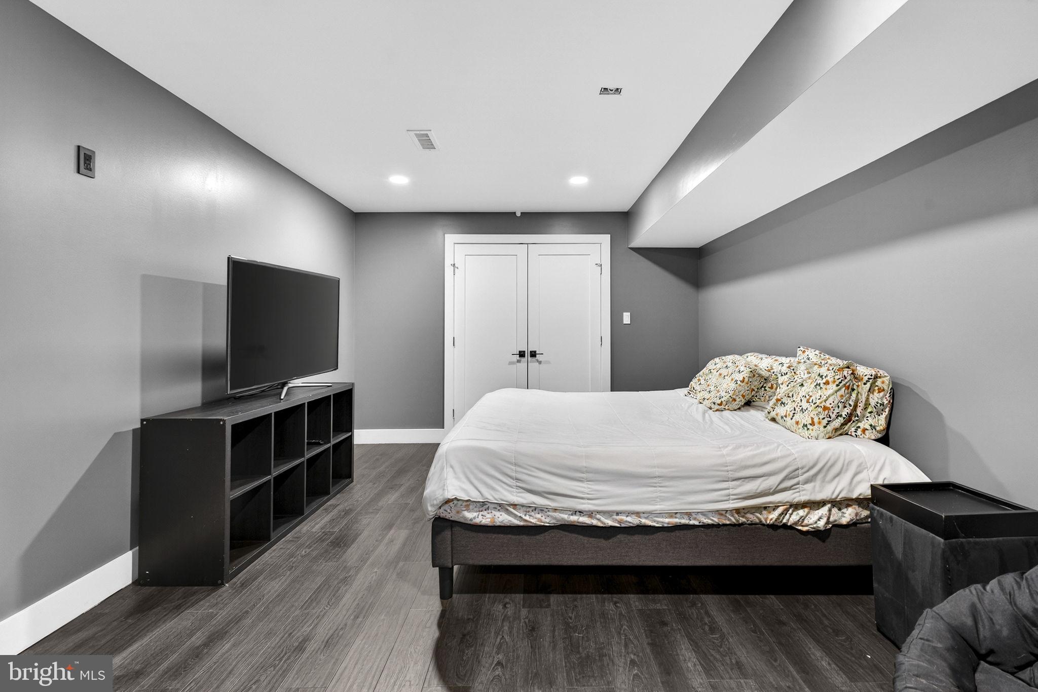 FOX DEN ESTATES - Residential