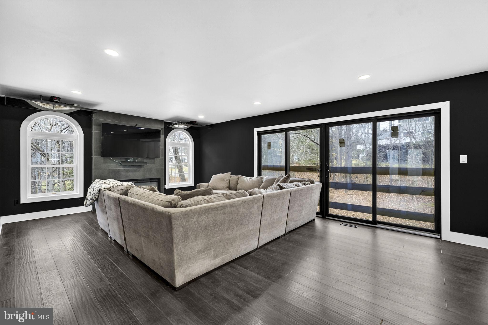 FOX DEN ESTATES - Residential