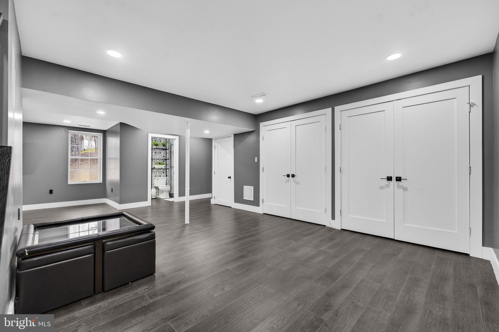 FOX DEN ESTATES - Residential