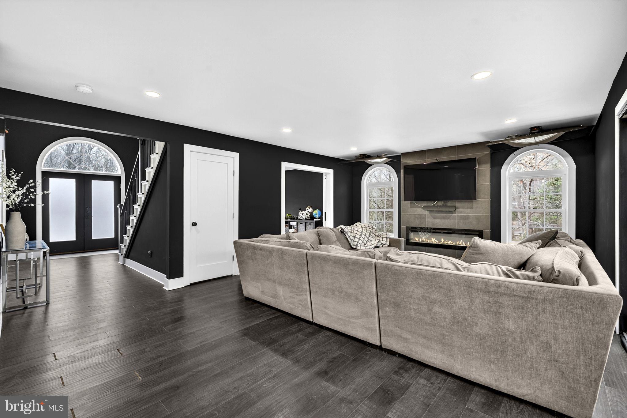 FOX DEN ESTATES - Residential