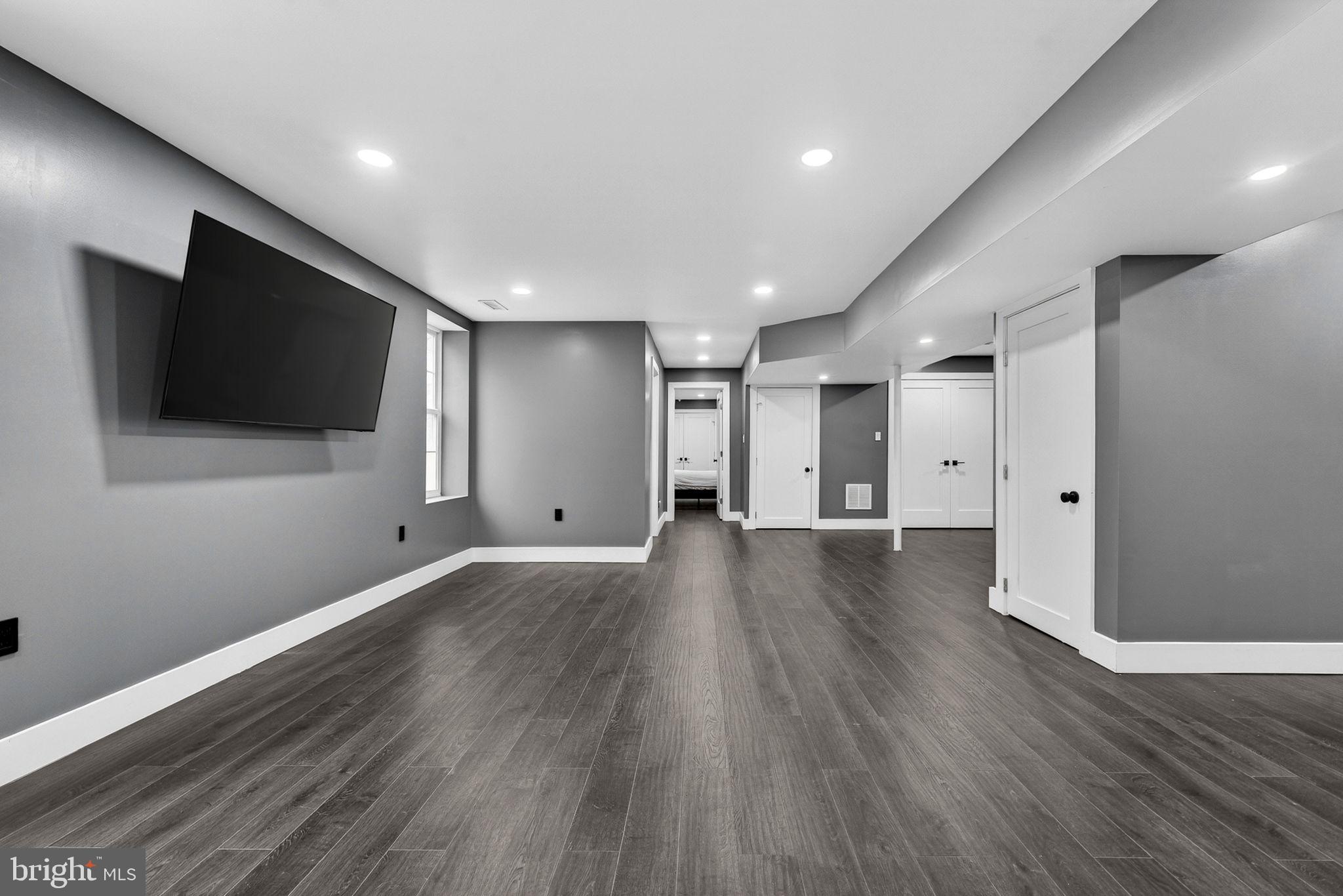 FOX DEN ESTATES - Residential