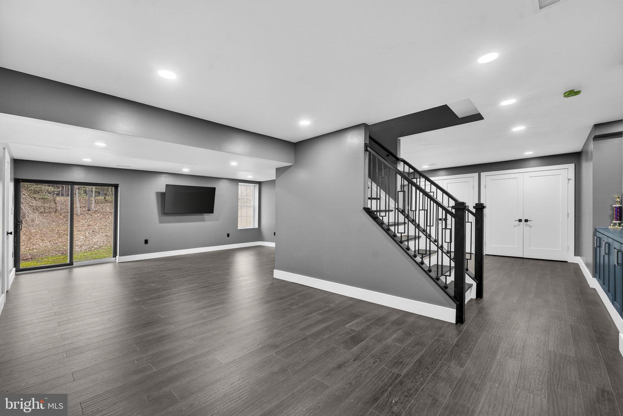 FOX DEN ESTATES - Residential