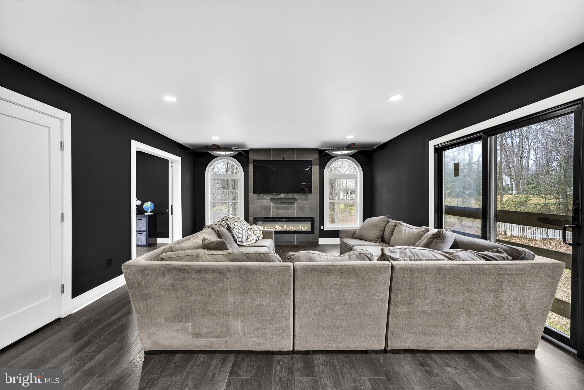 FOX DEN ESTATES - Residential