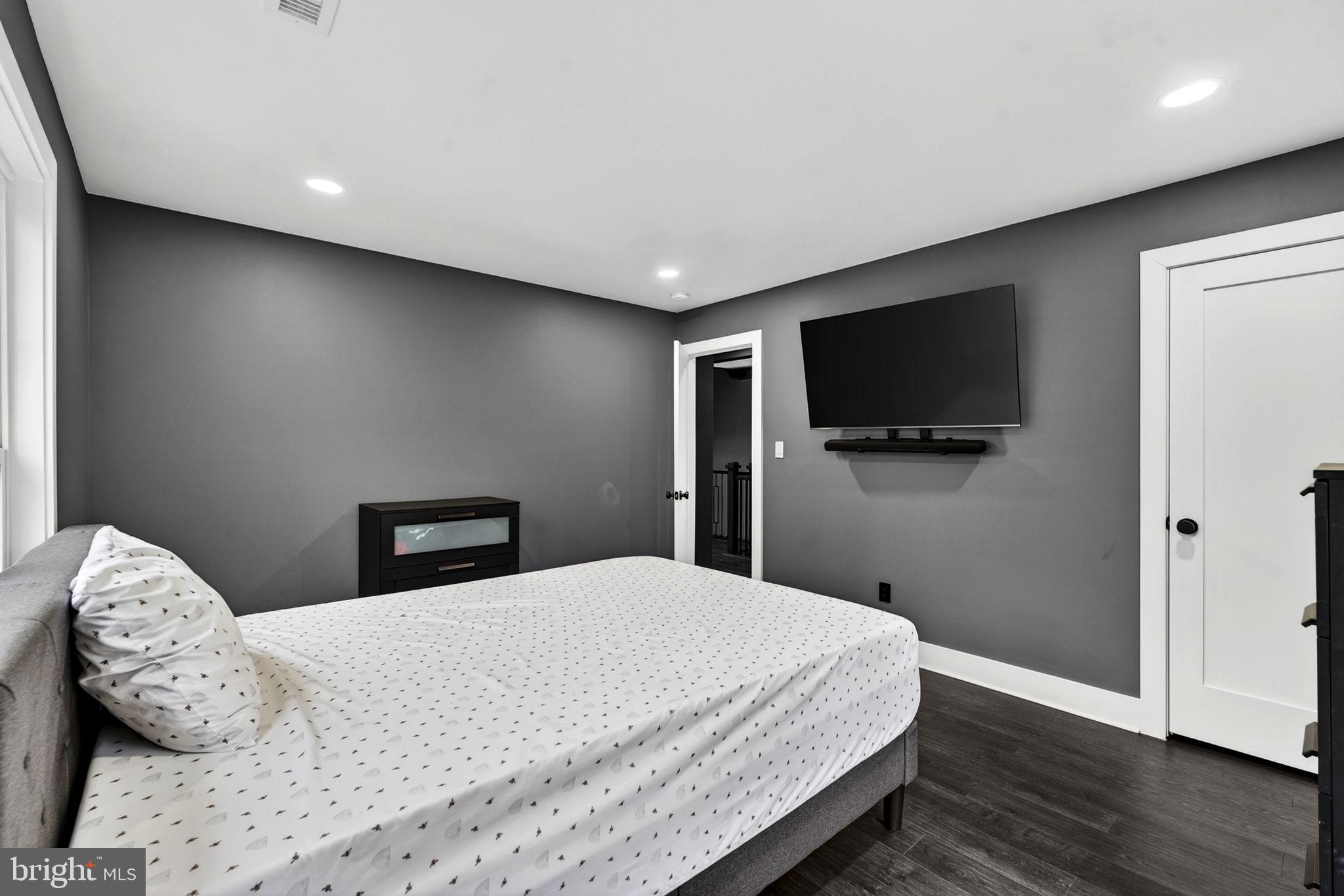 FOX DEN ESTATES - Residential