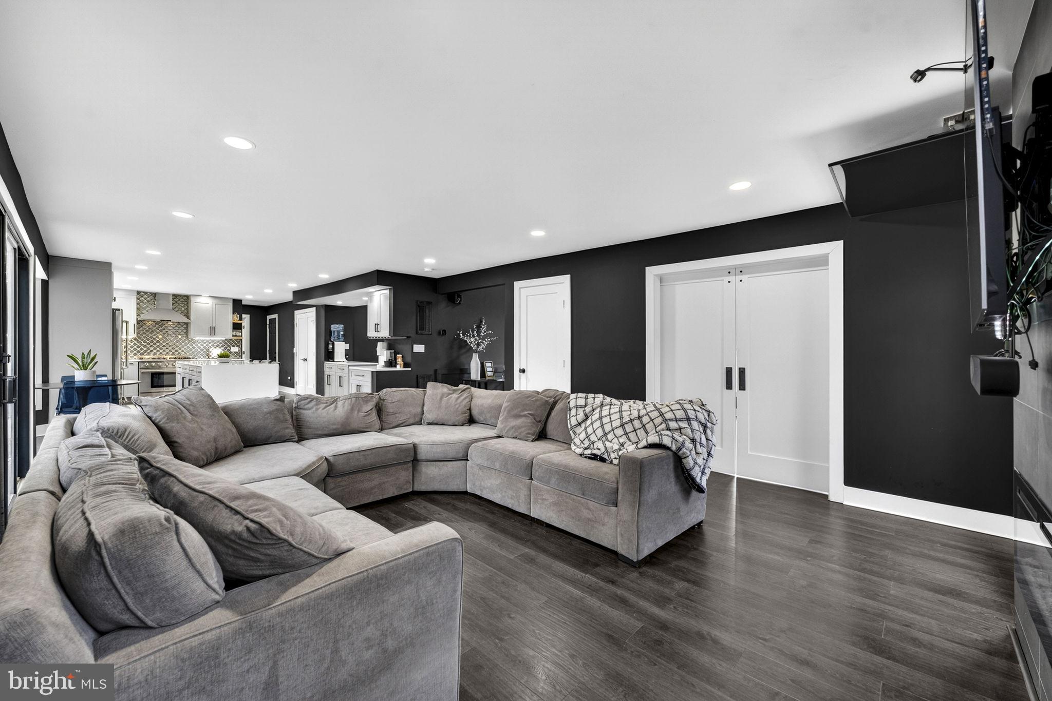 FOX DEN ESTATES - Residential