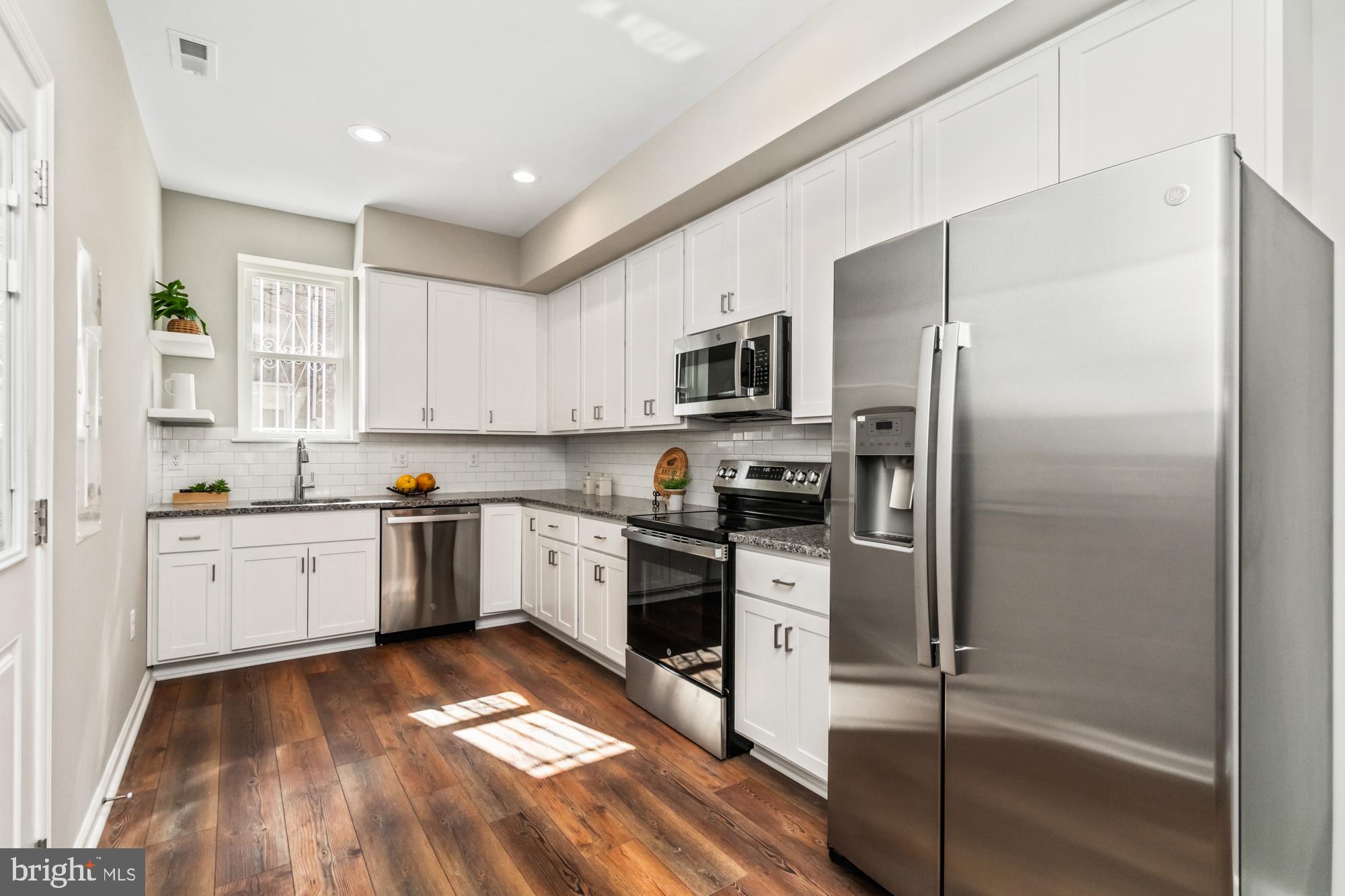 JOHNSTON SQUARE - Residential