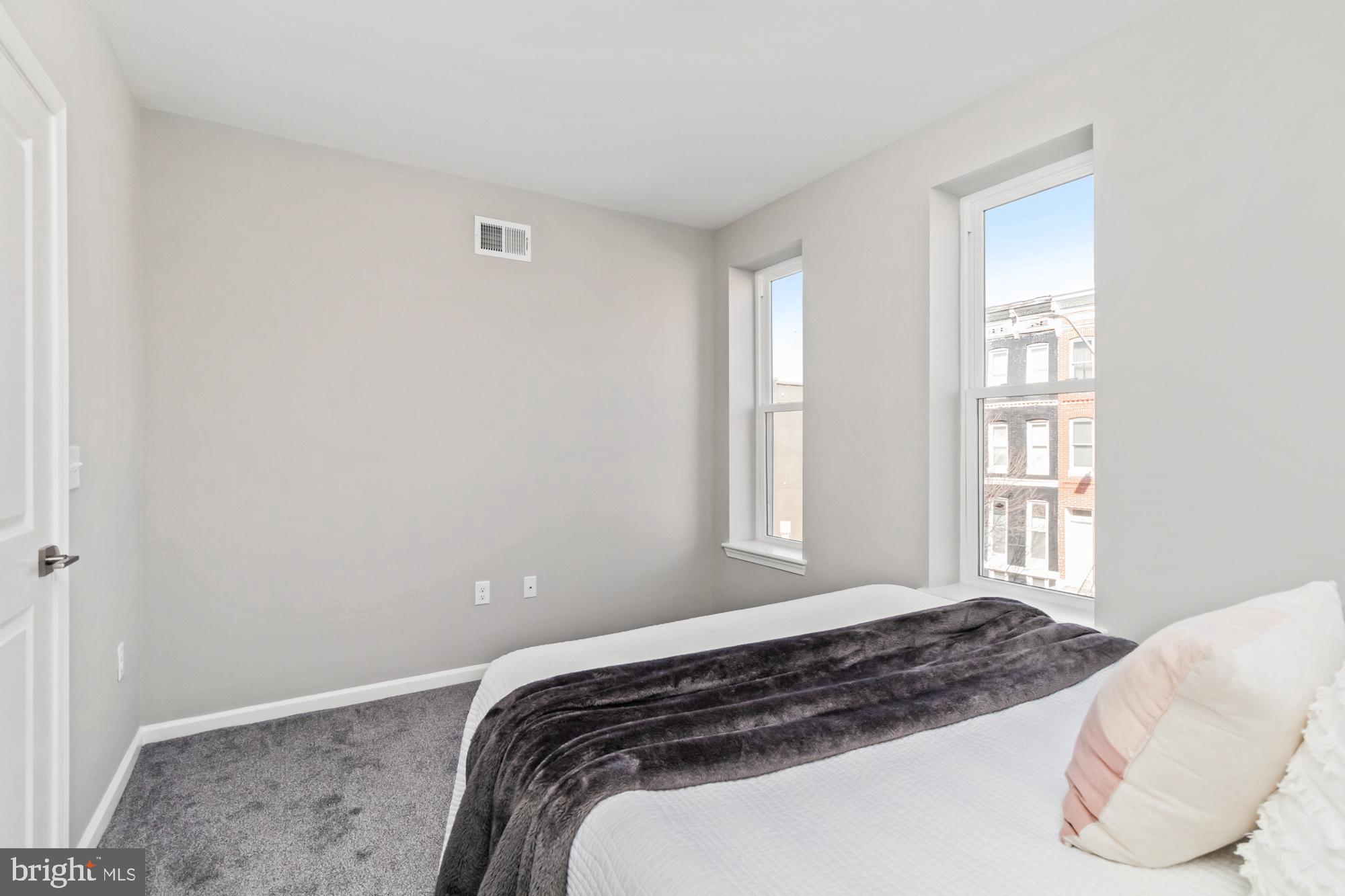 JOHNSTON SQUARE - Residential