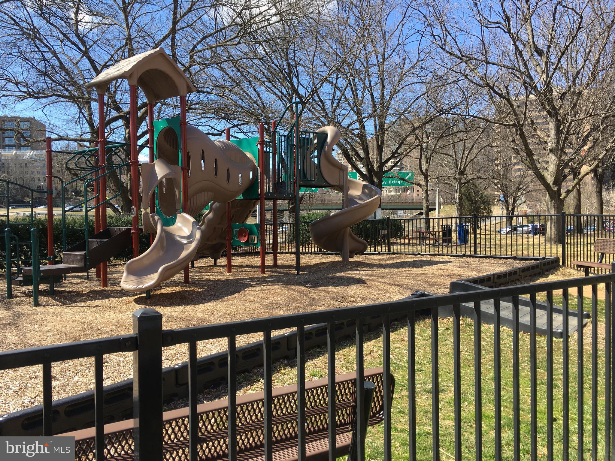 RIVER PLACE SOUTH - Residential